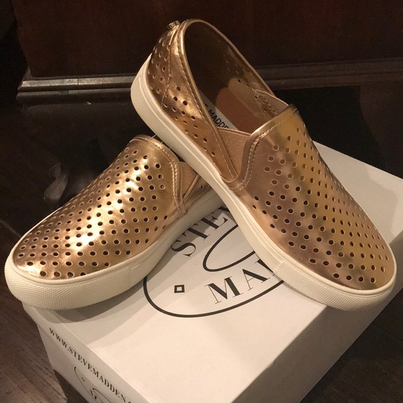steve madden owen slip on sneaker
